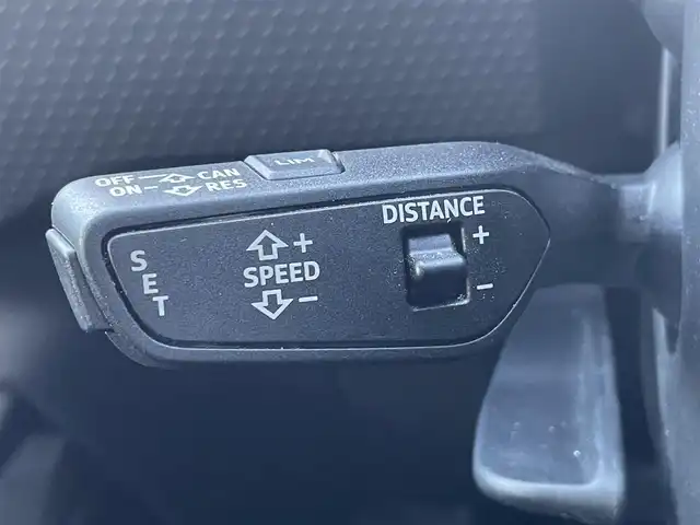 アウディ Ａ１ SB 25TFSI 高知県 2020(令2)年 1.6万km グレイシアホワイトメタリック アシスタンス・パッケージ/アクティブレーンアシスト/アダプティブクルーズコントロール/プレセンスベーシック/ハイビームアシスト/自動防眩ルームミラー/コンビニエンス・パッケージ/アドバンスキー/リヤビューカメラ/パーキングシステム/前席シートヒーター/コントラストルーフ/ブラックルーフ/ブラックリアスポイラー/純正15インチAW/ナビゲーション・パッケージ/MMIナビゲーションシステム/アウディコネクト/バーチャルコックピット/革巻きステアリングホイール/LEDパッケージ/LEDヘッドライト/LEDリアコンビネーションランプ/ETC/保証書/取説/スペアキー