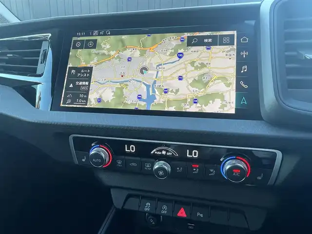 アウディ Ａ１ SB 25TFSI 高知県 2020(令2)年 1.6万km グレイシアホワイトメタリック アシスタンス・パッケージ/アクティブレーンアシスト/アダプティブクルーズコントロール/プレセンスベーシック/ハイビームアシスト/自動防眩ルームミラー/コンビニエンス・パッケージ/アドバンスキー/リヤビューカメラ/パーキングシステム/前席シートヒーター/コントラストルーフ/ブラックルーフ/ブラックリアスポイラー/純正15インチAW/ナビゲーション・パッケージ/MMIナビゲーションシステム/アウディコネクト/バーチャルコックピット/革巻きステアリングホイール/LEDパッケージ/LEDヘッドライト/LEDリアコンビネーションランプ/ETC/保証書/取説/スペアキー
