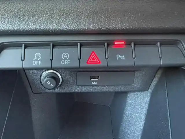 アウディ Ａ１ SB 25TFSI 高知県 2020(令2)年 1.6万km グレイシアホワイトメタリック アシスタンス・パッケージ/アクティブレーンアシスト/アダプティブクルーズコントロール/プレセンスベーシック/ハイビームアシスト/自動防眩ルームミラー/コンビニエンス・パッケージ/アドバンスキー/リヤビューカメラ/パーキングシステム/前席シートヒーター/コントラストルーフ/ブラックルーフ/ブラックリアスポイラー/純正15インチAW/ナビゲーション・パッケージ/MMIナビゲーションシステム/アウディコネクト/バーチャルコックピット/革巻きステアリングホイール/LEDパッケージ/LEDヘッドライト/LEDリアコンビネーションランプ/ETC/保証書/取説/スペアキー