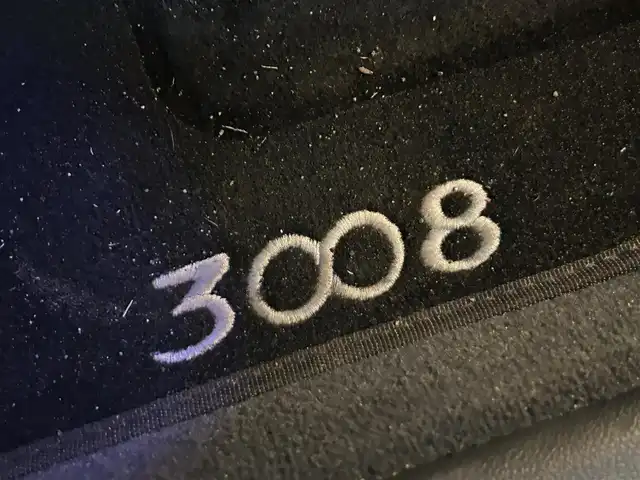 プジョー ３００８ グリフ 静岡県 2010(平22)年 4.7万km 白