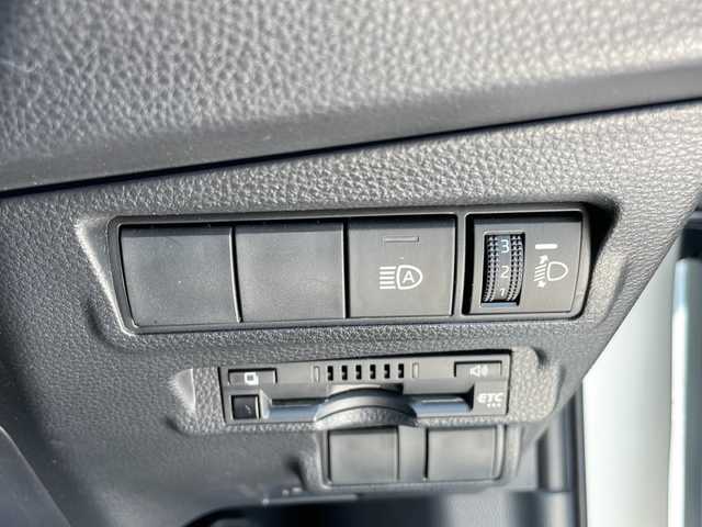 トヨタ カローラ クロス ハイブリッド G 愛知県 2022(令4)年 1.4万km プラチナホワイトパールマイカ 衝突軽減システム/純正ディスプレイオーディオ　ナビ機能なし/レーダークルーズコントロール/Bluetooth/バックカメラ/コーナーセンサー/純正アルミホイール/ブラインドスポットモニター/LEDヘッドライト/オートマチックハイビーム/ETC/ステアリングスイッチ/スマートキー/プッシュスタート