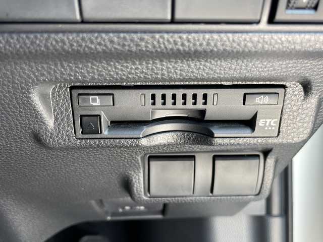 トヨタ カローラ クロス ハイブリッド G 愛知県 2022(令4)年 1.4万km プラチナホワイトパールマイカ 衝突軽減システム/純正ディスプレイオーディオ　ナビ機能なし/レーダークルーズコントロール/Bluetooth/バックカメラ/コーナーセンサー/純正アルミホイール/ブラインドスポットモニター/LEDヘッドライト/オートマチックハイビーム/ETC/ステアリングスイッチ/スマートキー/プッシュスタート