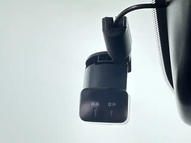 日産 オーラ G レザーエディション 福岡県 2022(令4)年 1.6万km ピュアホワイトパール 純正メモリナビ/アラウンドビューモニター/黒革シート/ワンオーナー/前後ドライブレコーダー/レーンアシスト/衝突軽減/オートライト/オートハイビーム/フルセグテレビ/プッシュスタート/純正17インチアルミホイール