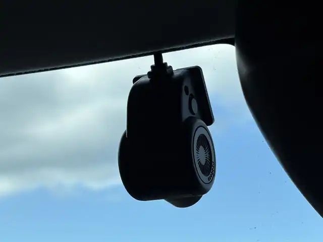 ダイハツ タント ファンクロス 大分県 2023(令5)年 1万km レイクブルーメタリック ・純正ナビ(CD/DVD/SD/USB)/・バックカメラ/・フルセグテレビ/・両側パワースライドドア/・スマートアシスト/・コーナーセンサー/・ドライブレコーダー/・ETC/・シートヒーター/・オートハイビーム/・純正フロアマット/・純正アルミホイール