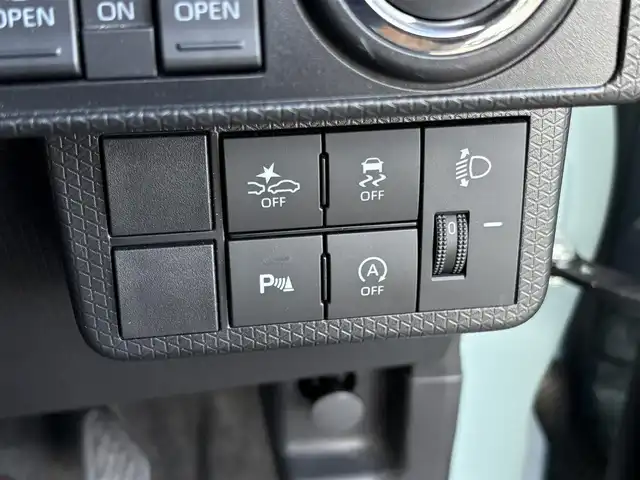 ダイハツ タント ファンクロス 大分県 2023(令5)年 1万km レイクブルーメタリック ・純正ナビ(CD/DVD/SD/USB)/・バックカメラ/・フルセグテレビ/・両側パワースライドドア/・スマートアシスト/・コーナーセンサー/・ドライブレコーダー/・ETC/・シートヒーター/・オートハイビーム/・純正フロアマット/・純正アルミホイール