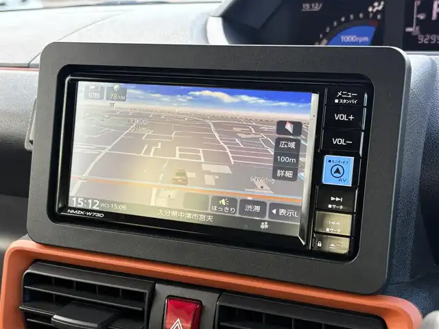 ダイハツ タント ファンクロス 大分県 2023(令5)年 1万km レイクブルーメタリック ・純正ナビ(CD/DVD/SD/USB)/・バックカメラ/・フルセグテレビ/・両側パワースライドドア/・スマートアシスト/・コーナーセンサー/・ドライブレコーダー/・ETC/・シートヒーター/・オートハイビーム/・純正フロアマット/・純正アルミホイール