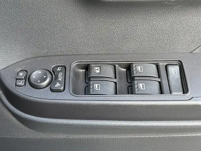 ダイハツ タント ファンクロス 大分県 2023(令5)年 1万km レイクブルーメタリック ・純正ナビ(CD/DVD/SD/USB)/・バックカメラ/・フルセグテレビ/・両側パワースライドドア/・スマートアシスト/・コーナーセンサー/・ドライブレコーダー/・ETC/・シートヒーター/・オートハイビーム/・純正フロアマット/・純正アルミホイール