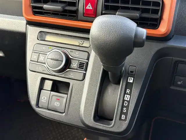 ダイハツ タント ファンクロス 大分県 2023(令5)年 1万km レイクブルーメタリック ・純正ナビ(CD/DVD/SD/USB)/・バックカメラ/・フルセグテレビ/・両側パワースライドドア/・スマートアシスト/・コーナーセンサー/・ドライブレコーダー/・ETC/・シートヒーター/・オートハイビーム/・純正フロアマット/・純正アルミホイール