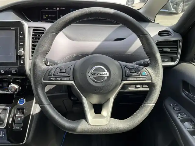 日産 セレナ e－パワー ハイウェイスター V 福岡県 2021(令3)年 5.7万km ダイヤモンドブラック 純正9型SDナビ(フルセグTV/CD/DVD/BT)プロパイロット衝突軽減ブレーキコーナーセンサーブラインドスポットモニター両側パワスラドラレコETCUSBポート純正LEDヘッドライト純正15インチアルミホイル純正フロアマットプッシュスタートスマートキー