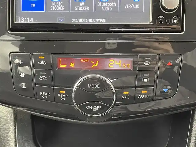 日産 セレナ ハイウェイスター Sハイブリッド 大分県 2013(平25)年 11.7万km エターナルスノーホワイト 純正ディーラーナビ【HMS512-D】/・フルセグTV/・AM/FM/・DISC/バックカメラ/後席用モニター/ドライブレコーダー/ウインカーミラー/片側パワースライドドア/クルーズコントロール/オートライト/プッシュスタート/スマートキー/パワーウィンドウ/パワーステアリング/横滑り防止システム