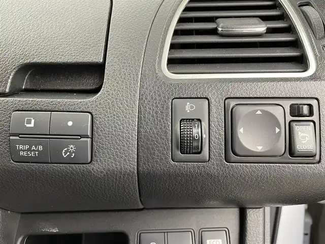 日産 セレナ ハイウェイスター Sハイブリッド 大分県 2013(平25)年 11.7万km エターナルスノーホワイト 純正ディーラーナビ【HMS512-D】/・フルセグTV/・AM/FM/・DISC/バックカメラ/後席用モニター/ドライブレコーダー/ウインカーミラー/片側パワースライドドア/クルーズコントロール/オートライト/プッシュスタート/スマートキー/パワーウィンドウ/パワーステアリング/横滑り防止システム