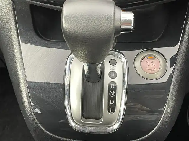日産 セレナ ハイウェイスター Sハイブリッド 大分県 2013(平25)年 11.7万km エターナルスノーホワイト 純正ディーラーナビ【HMS512-D】/・フルセグTV/・AM/FM/・DISC/バックカメラ/後席用モニター/ドライブレコーダー/ウインカーミラー/片側パワースライドドア/クルーズコントロール/オートライト/プッシュスタート/スマートキー/パワーウィンドウ/パワーステアリング/横滑り防止システム