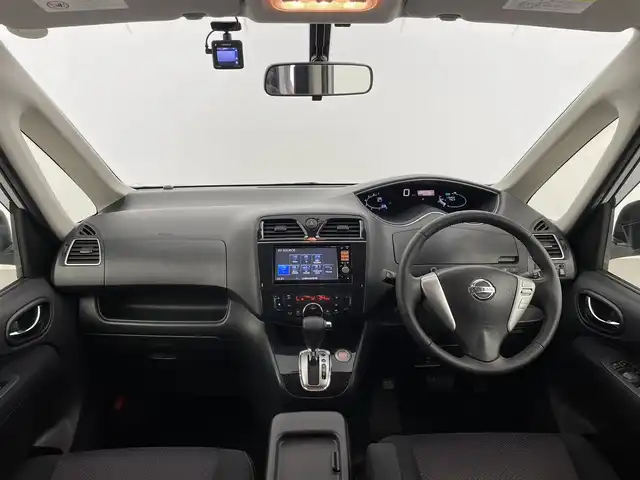 日産 セレナ ハイウェイスター Sハイブリッド 大分県 2013(平25)年 11.7万km エターナルスノーホワイト 純正ディーラーナビ【HMS512-D】/・フルセグTV/・AM/FM/・DISC/バックカメラ/後席用モニター/ドライブレコーダー/ウインカーミラー/片側パワースライドドア/クルーズコントロール/オートライト/プッシュスタート/スマートキー/パワーウィンドウ/パワーステアリング/横滑り防止システム