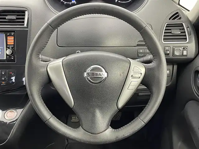 日産 セレナ ハイウェイスター Sハイブリッド 大分県 2013(平25)年 11.7万km エターナルスノーホワイト 純正ディーラーナビ【HMS512-D】/・フルセグTV/・AM/FM/・DISC/バックカメラ/後席用モニター/ドライブレコーダー/ウインカーミラー/片側パワースライドドア/クルーズコントロール/オートライト/プッシュスタート/スマートキー/パワーウィンドウ/パワーステアリング/横滑り防止システム