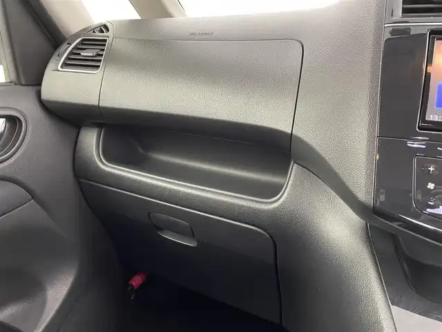 日産 セレナ ハイウェイスター Sハイブリッド 大分県 2013(平25)年 11.7万km エターナルスノーホワイト 純正ディーラーナビ【HMS512-D】/・フルセグTV/・AM/FM/・DISC/バックカメラ/後席用モニター/ドライブレコーダー/ウインカーミラー/片側パワースライドドア/クルーズコントロール/オートライト/プッシュスタート/スマートキー/パワーウィンドウ/パワーステアリング/横滑り防止システム