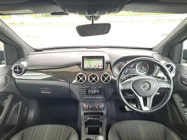 メルセデス・ベンツ Ｂ１８０ スポーツ 大阪府 2014(平26)年 14.8万km コスモスブラック /禁煙車//ワンオーナー //純正ナビ//AM/FM/BT/フルセグテレビ//バックカメラ//ETC//追従式クルーズコントロール//D席シートメモリー/パワーシート//前後ドライブレコーダー//ステアリングスイッチ//保証書//取扱説明書//スペアキー×1