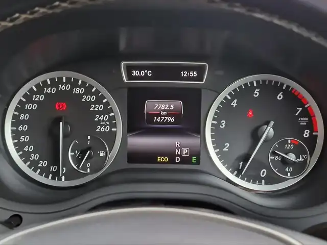 メルセデス・ベンツ Ｂ１８０ スポーツ 大阪府 2014(平26)年 14.8万km コスモスブラック /禁煙車//ワンオーナー //純正ナビ//AM/FM/BT/フルセグテレビ//バックカメラ//ETC//追従式クルーズコントロール//D席シートメモリー/パワーシート//前後ドライブレコーダー//ステアリングスイッチ//保証書//取扱説明書//スペアキー×1