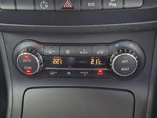 メルセデス・ベンツ Ｂ１８０ スポーツ 大阪府 2014(平26)年 14.8万km コスモスブラック /禁煙車//ワンオーナー //純正ナビ//AM/FM/BT/フルセグテレビ//バックカメラ//ETC//追従式クルーズコントロール//D席シートメモリー/パワーシート//前後ドライブレコーダー//ステアリングスイッチ//保証書//取扱説明書//スペアキー×1