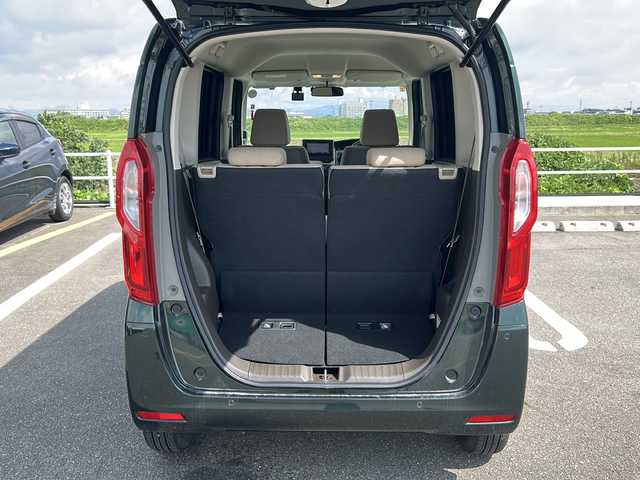 ホンダ Ｎ ＢＯＸ G 佐賀県 2023(令5)年 0.4万km ブリティッシュグリーンP 社外メモリーナビゲーション/・フルセグTV/CD/DVD/SD/Bluetooth/バックカメラ/前後ドライブレコーダー/ETC/両側スライドドア/電子パーキングブレーキ/・AUTO HOLD機能/ISOFIX対応/ステアリングリモコン/純正LEDヘッドライト/・オートマチックハイビーム/純正フロアマット/純正ドアバイザ―/新車保証書/取扱説明書/スペアキー１本/ホンダセンシング/・アダプディブクルーズコントロール/・衝突被害軽減ブレーキ/・先行車発進お知らせ機能/・路外逸脱抑制機能/・標識認識機能/・パーキングセンサー