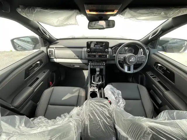 三菱 トライトン GSR 千葉県 2025(令7)年 0.2万km ダイヤモンドブラックマイカ e-アシスト/・衝突軽減ブレーキ/レーンキープアシスト/・レーダークルーズコントロール/オートハイビーム/・クリアランスソナー/ブラインドスポットモニター/・リアトラフィックアラート/標識認識/純正9インチスマホ連携ナビ/・フルセグ/BT/USB/カープレイ/全方位カメラ/ステアリングスイッチ/MTモード/レザーシート/パワーシート(D席)/シートヒーター(D/N席)/ステアリングヒーター/LEDヘッドライト/オートライト/フォグライト/スマートキー/プッシュスタート