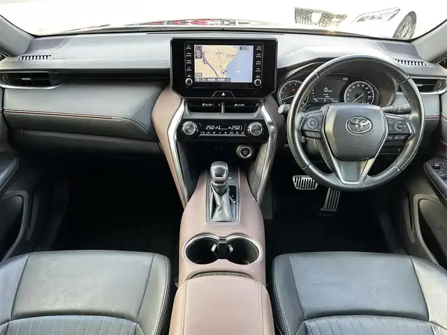 トヨタ ハリアー G 島根県 2021(令3)年 3.6万km ブラック 登録時走行距離35243km/ワンオーナー/Apple Car Play/純正メモリナビ/バックカメラ/ビルトインETC/前後ドライブレコーダー/デジタルインナーミラー/ハーフレザーシート/運転席席パワーシート/パワーバックドア/TOYOTA Safety Sense/・レーダークルーズ コントロール/・プリクラッシュセーフティ/・レーントレーシングアシスト/・レーンディパーチャーアラート/・ロードサインアシスト/・先行車発進告知機能/・オートマチックハイビーム/リアクロストラフィックアラート/パーキングサポートブレーキ/ブラインドスポットモニター/横滑り防止機能/純正18インチAW/スマートキー/純正LEDヘッドライト/禁煙車