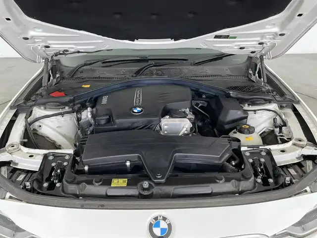 ＢＭＷ ３２０ｉ ツーリング 大分県 2014(平26)年 5万km アルピンホワイトⅢ 純正ナビ/（Bluetooth/AM/FM/CD/DVD)/バックカメラ/パワーバックドア/衝突軽減ブレーキ/レーンキープアシスト/前席パワーシート/ETC/ステアリングスイッチ/純正アルミホイール/MT付きAT/走行モード切替/（コンフォート/ECOPRO/sports）/保証書・取扱説明書