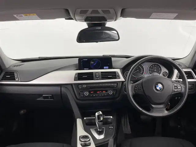 ＢＭＷ ３２０ｉ ツーリング 大分県 2014(平26)年 5万km アルピンホワイトⅢ 純正ナビ/（Bluetooth/AM/FM/CD/DVD)/バックカメラ/パワーバックドア/衝突軽減ブレーキ/レーンキープアシスト/前席パワーシート/ETC/ステアリングスイッチ/純正アルミホイール/MT付きAT/走行モード切替/（コンフォート/ECOPRO/sports）/保証書・取扱説明書
