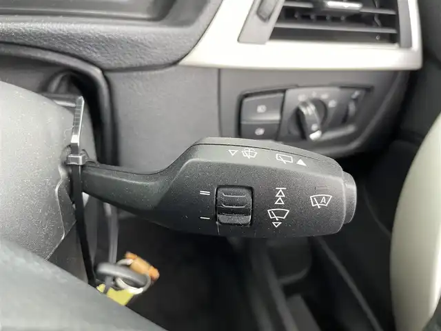 ＢＭＷ ３２０ｉ ツーリング 大分県 2014(平26)年 5万km アルピンホワイトⅢ 純正ナビ/（Bluetooth/AM/FM/CD/DVD)/バックカメラ/パワーバックドア/衝突軽減ブレーキ/レーンキープアシスト/前席パワーシート/ETC/ステアリングスイッチ/純正アルミホイール/MT付きAT/走行モード切替/（コンフォート/ECOPRO/sports）/保証書・取扱説明書