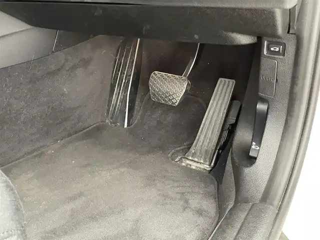 ＢＭＷ ３２０ｉ ツーリング 大分県 2014(平26)年 5万km アルピンホワイトⅢ 純正ナビ/（Bluetooth/AM/FM/CD/DVD)/バックカメラ/パワーバックドア/衝突軽減ブレーキ/レーンキープアシスト/前席パワーシート/ETC/ステアリングスイッチ/純正アルミホイール/MT付きAT/走行モード切替/（コンフォート/ECOPRO/sports）/保証書・取扱説明書