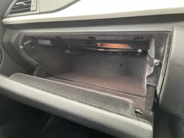 ＢＭＷ ３２０ｉ ツーリング 大分県 2014(平26)年 5万km アルピンホワイトⅢ 純正ナビ/（Bluetooth/AM/FM/CD/DVD)/バックカメラ/パワーバックドア/衝突軽減ブレーキ/レーンキープアシスト/前席パワーシート/ETC/ステアリングスイッチ/純正アルミホイール/MT付きAT/走行モード切替/（コンフォート/ECOPRO/sports）/保証書・取扱説明書