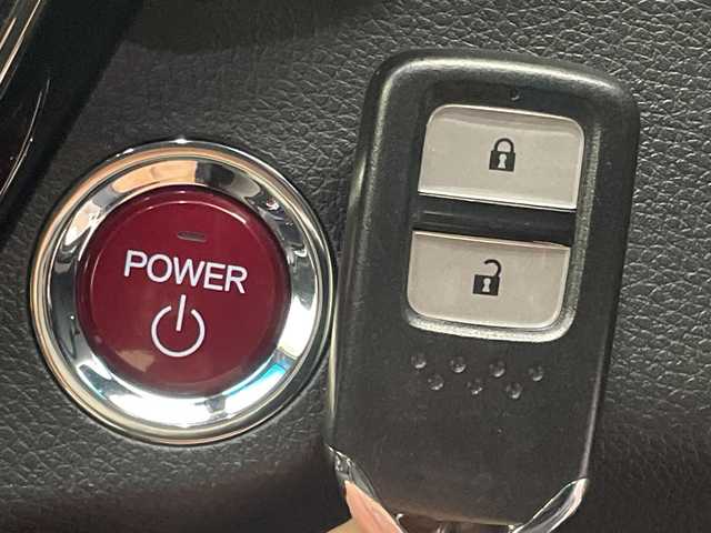 ホンダ ヴェゼル ハイブリッド RS ホンダセンシング 愛媛県 2018(平30)年 4.9万km プレミアムクリスタルレッドM 純正ナビ　フルセグＴＶ　バックカメラ　Ｂｌｕｅｔｏｏｔｈ　衝突被害軽減ブレーキ　シートヒーター　アダプティブクルーズコントロール　レーンアシスト　ビルトインＥＴＣ　ＬＥＤライト　パドルシフト　禁煙車