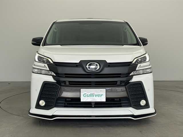 トヨタ ヴェルファイア Z Gエディション 兵庫県 2016(平28)年 4.5万km ホワイトパールクリスタルシャイン ・アルパインBIGXナビ/・CD・DVD・BT・SD/・フルセグTV/・バックカメラ/・ビルトインETC/・サンルーフ/・両側パワースライドドア/・社外デジタルインナーミラー/・GPSレーダー/・レーダークルーズコントロール/・インテリジェンスクリアランスソナー/・クリアランスソナー/・AC１００V充電/・前方ドライブレコーダー/・電動リアゲート/・電動パーキングブレーキ/・オートホールド/・ステアリングヒーター/・ステアリングスイッチ/・レザーシート/・シートヒーター/・前席パワーシート/・運転席パワーシートメモリ機能/・アルパイン12.8インチ後席モニター/・テイン車高調/・MTモード付AT/・シルクブレイズ社外エアロ/・LEDヘッドライト/・フォグランプ/・社外LEDテールランプ（純正積載）/・純正ドアバイザー/・純正フロアマット/・電動格納ミラー/・WORK社外21インチホイール/・スマートキー