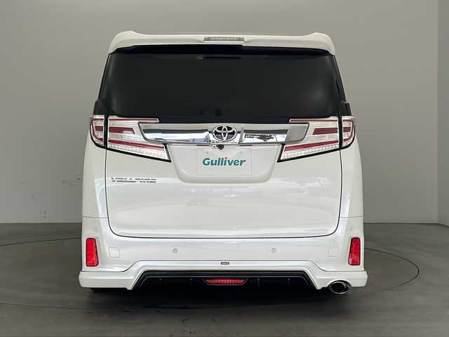 トヨタ ヴェルファイア Z Gエディション 兵庫県 2016(平28)年 4.5万km ホワイトパールクリスタルシャイン ・アルパインBIGXナビ/・CD・DVD・BT・SD/・フルセグTV/・バックカメラ/・ビルトインETC/・サンルーフ/・両側パワースライドドア/・社外デジタルインナーミラー/・GPSレーダー/・レーダークルーズコントロール/・インテリジェンスクリアランスソナー/・クリアランスソナー/・AC１００V充電/・前方ドライブレコーダー/・電動リアゲート/・電動パーキングブレーキ/・オートホールド/・ステアリングヒーター/・ステアリングスイッチ/・レザーシート/・シートヒーター/・前席パワーシート/・運転席パワーシートメモリ機能/・アルパイン12.8インチ後席モニター/・テイン車高調/・MTモード付AT/・シルクブレイズ社外エアロ/・LEDヘッドライト/・フォグランプ/・社外LEDテールランプ（純正積載）/・純正ドアバイザー/・純正フロアマット/・電動格納ミラー/・WORK社外21インチホイール/・スマートキー