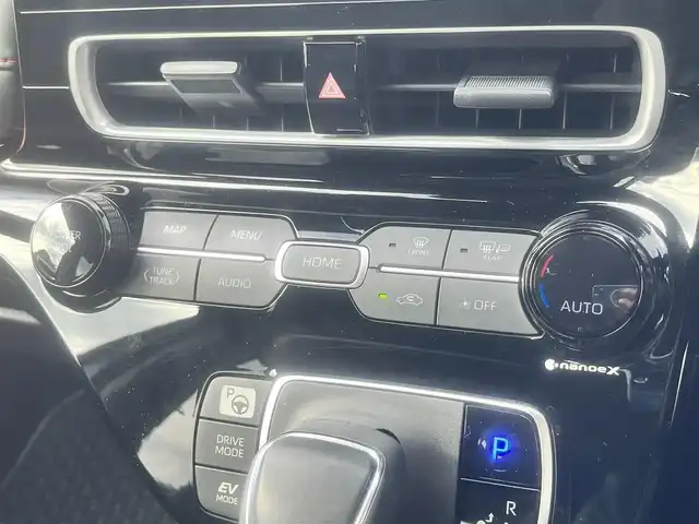 トヨタ アクア Z 島根県 2023(令5)年 6万km プラチナホワイトパールマイカ 純正１０．５型ナビ　/Ｂｌｕｅｔｏｏｔｈ接続　/全方位／バックカメラ　/ＥＴＣ　/ミラー一体型前後ドライブレコーダー　/クルーズコントロール　/ブラインドスポットモニター　/ヘッドアップディスプレイ　/パーキングアシスト/前後コーナーセンサー　/運転席パワーシート/前席シートヒーター　/ステアリングヒーター/オートハイビーム／ライト　/純正ＬＥＤヘッドライト　/純正１５インチアルミホイール/純正フロアマット