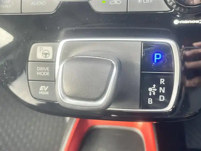 トヨタ アクア Z 島根県 2023(令5)年 6万km プラチナホワイトパールマイカ 純正１０．５型ナビ　/Ｂｌｕｅｔｏｏｔｈ接続　/全方位／バックカメラ　/ＥＴＣ　/ミラー一体型前後ドライブレコーダー　/クルーズコントロール　/ブラインドスポットモニター　/ヘッドアップディスプレイ　/パーキングアシスト/前後コーナーセンサー　/運転席パワーシート/前席シートヒーター　/ステアリングヒーター/オートハイビーム／ライト　/純正ＬＥＤヘッドライト　/純正１５インチアルミホイール/純正フロアマット