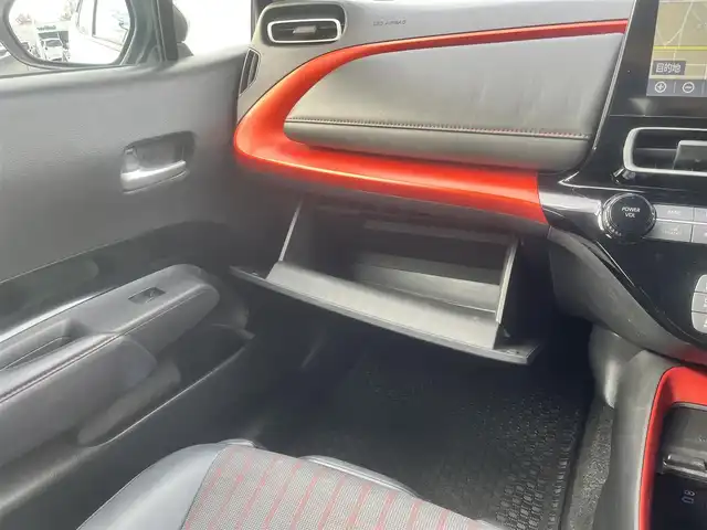 トヨタ アクア Z 島根県 2023(令5)年 6万km プラチナホワイトパールマイカ 純正１０．５型ナビ　/Ｂｌｕｅｔｏｏｔｈ接続　/全方位／バックカメラ　/ＥＴＣ　/ミラー一体型前後ドライブレコーダー　/クルーズコントロール　/ブラインドスポットモニター　/ヘッドアップディスプレイ　/パーキングアシスト/前後コーナーセンサー　/運転席パワーシート/前席シートヒーター　/ステアリングヒーター/オートハイビーム／ライト　/純正ＬＥＤヘッドライト　/純正１５インチアルミホイール/純正フロアマット