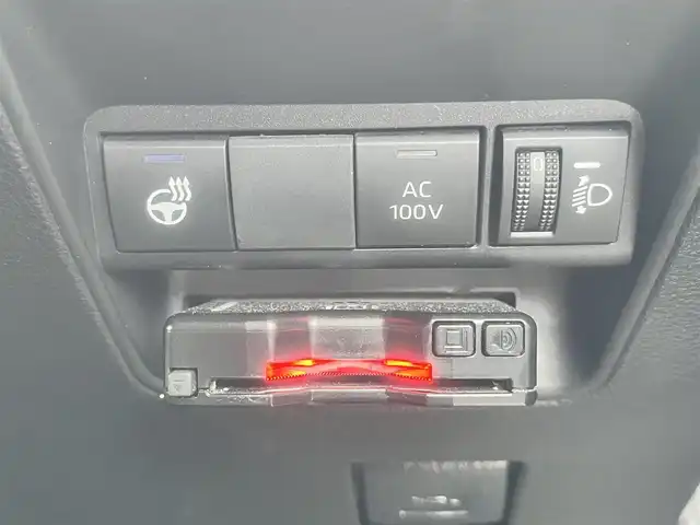 トヨタ アクア Z 島根県 2023(令5)年 6万km プラチナホワイトパールマイカ 純正１０．５型ナビ　/Ｂｌｕｅｔｏｏｔｈ接続　/全方位／バックカメラ　/ＥＴＣ　/ミラー一体型前後ドライブレコーダー　/クルーズコントロール　/ブラインドスポットモニター　/ヘッドアップディスプレイ　/パーキングアシスト/前後コーナーセンサー　/運転席パワーシート/前席シートヒーター　/ステアリングヒーター/オートハイビーム／ライト　/純正ＬＥＤヘッドライト　/純正１５インチアルミホイール/純正フロアマット