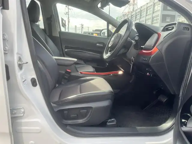 トヨタ アクア Z 島根県 2023(令5)年 6万km プラチナホワイトパールマイカ 純正１０．５型ナビ　/Ｂｌｕｅｔｏｏｔｈ接続　/全方位／バックカメラ　/ＥＴＣ　/ミラー一体型前後ドライブレコーダー　/クルーズコントロール　/ブラインドスポットモニター　/ヘッドアップディスプレイ　/パーキングアシスト/前後コーナーセンサー　/運転席パワーシート/前席シートヒーター　/ステアリングヒーター/オートハイビーム／ライト　/純正ＬＥＤヘッドライト　/純正１５インチアルミホイール/純正フロアマット