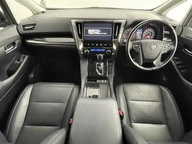 トヨタ アルファード S Cパッケージ 道央・札幌 2018(平30)年 5.9万km ブラック ・４WD/・純正SDナビゲーション/　CD/DVD/フルセグ/BT/USB/HDMI/・純正フリップダウンモニター/・純正ビルトインETC2.0/・両側パワースライドドア/・プリクラッシュセーフティ/・横滑り防止装置/・レーダークルーズコントロール/・レーンキープアシスト/・前後コーナーセンサー/・前席シートヒーター/ベンチレーション/・前席パワーシート（D席メモリー付き）/・レザーシート/・オートライト/・オートマチックハイビーム/・LEDヘッドライト/・フロントフォグライト/・MTモード付AT/・スマートキー/・プッシュスタート/・スペアキー1本/・純正フロアマット/・純正AW１８インチ/・カーテンエアバッグ/・取説有