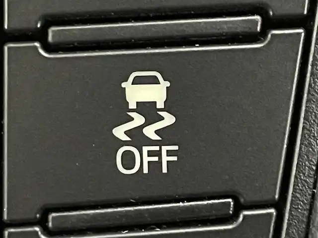 トヨタ アルファード S Cパッケージ 道央・札幌 2018(平30)年 5.9万km ブラック ・４WD/・純正SDナビゲーション/　CD/DVD/フルセグ/BT/USB/HDMI/・純正フリップダウンモニター/・純正ビルトインETC2.0/・両側パワースライドドア/・プリクラッシュセーフティ/・横滑り防止装置/・レーダークルーズコントロール/・レーンキープアシスト/・前後コーナーセンサー/・前席シートヒーター/ベンチレーション/・前席パワーシート（D席メモリー付き）/・レザーシート/・オートライト/・オートマチックハイビーム/・LEDヘッドライト/・フロントフォグライト/・MTモード付AT/・スマートキー/・プッシュスタート/・スペアキー1本/・純正フロアマット/・純正AW１８インチ/・カーテンエアバッグ/・取説有