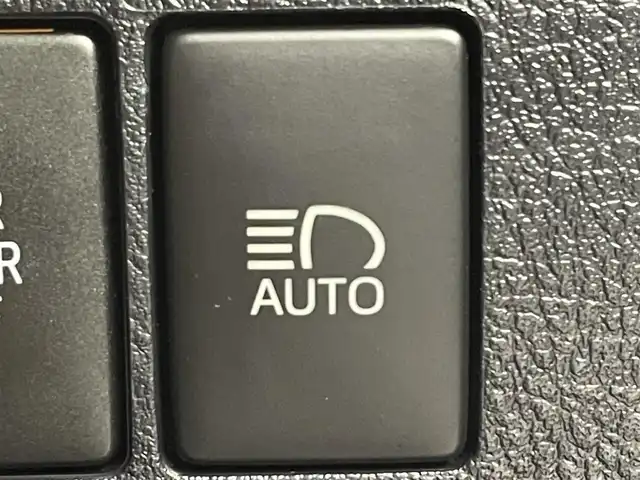 トヨタ アルファード S Cパッケージ 道央・札幌 2018(平30)年 5.9万km ブラック ・４WD/・純正SDナビゲーション/　CD/DVD/フルセグ/BT/USB/HDMI/・純正フリップダウンモニター/・純正ビルトインETC2.0/・両側パワースライドドア/・プリクラッシュセーフティ/・横滑り防止装置/・レーダークルーズコントロール/・レーンキープアシスト/・前後コーナーセンサー/・前席シートヒーター/ベンチレーション/・前席パワーシート（D席メモリー付き）/・レザーシート/・オートライト/・オートマチックハイビーム/・LEDヘッドライト/・フロントフォグライト/・MTモード付AT/・スマートキー/・プッシュスタート/・スペアキー1本/・純正フロアマット/・純正AW１８インチ/・カーテンエアバッグ/・取説有