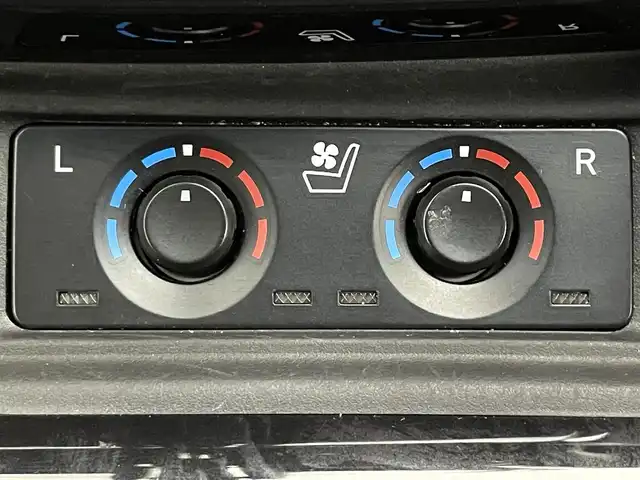 トヨタ アルファード S Cパッケージ 道央・札幌 2018(平30)年 5.9万km ブラック ・４WD/・純正SDナビゲーション/　CD/DVD/フルセグ/BT/USB/HDMI/・純正フリップダウンモニター/・純正ビルトインETC2.0/・両側パワースライドドア/・プリクラッシュセーフティ/・横滑り防止装置/・レーダークルーズコントロール/・レーンキープアシスト/・前後コーナーセンサー/・前席シートヒーター/ベンチレーション/・前席パワーシート（D席メモリー付き）/・レザーシート/・オートライト/・オートマチックハイビーム/・LEDヘッドライト/・フロントフォグライト/・MTモード付AT/・スマートキー/・プッシュスタート/・スペアキー1本/・純正フロアマット/・純正AW１８インチ/・カーテンエアバッグ/・取説有