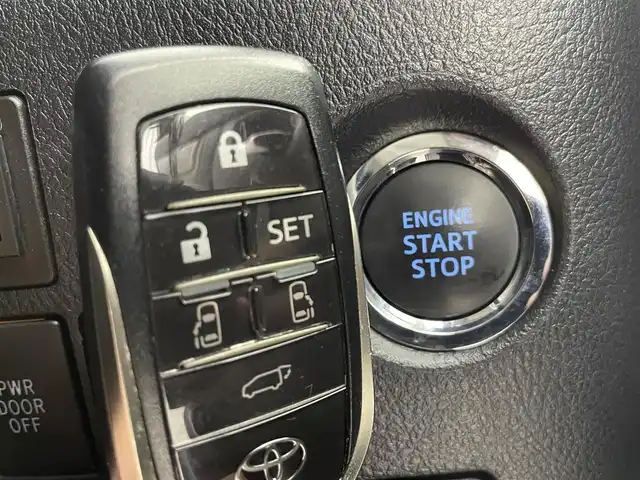 トヨタ アルファード S Cパッケージ 道央・札幌 2018(平30)年 5.9万km ブラック ・４WD/・純正SDナビゲーション/　CD/DVD/フルセグ/BT/USB/HDMI/・純正フリップダウンモニター/・純正ビルトインETC2.0/・両側パワースライドドア/・プリクラッシュセーフティ/・横滑り防止装置/・レーダークルーズコントロール/・レーンキープアシスト/・前後コーナーセンサー/・前席シートヒーター/ベンチレーション/・前席パワーシート（D席メモリー付き）/・レザーシート/・オートライト/・オートマチックハイビーム/・LEDヘッドライト/・フロントフォグライト/・MTモード付AT/・スマートキー/・プッシュスタート/・スペアキー1本/・純正フロアマット/・純正AW１８インチ/・カーテンエアバッグ/・取説有