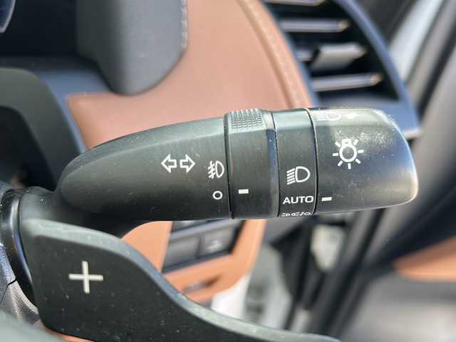 トヨタ ヴェルファイア ハイブリット Z プレミア 香川県 2023(令5)年 6.7万km プラチナホワイトパールマイカ 純正14インチHDディスプレイオーディオPlus（フルセグTV/BT)/アラウンドユーモニター/ブラインドスポットモニター/デジタルインナーミラー/後席モニター/ドライバーモニター/純正GRエアロ（フロント，サイド，リア）/両側パワースライドドア/サンルーフ/3列シート/電動リアゲート/ドライブレコーダー/パワーシート/シートヒーター/エアシート/コーナーセンサー/オートマチックハイビーム/シートメモリー/社外マフラー/ビルトインETC2.0