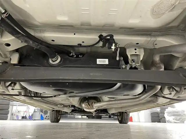 スズキ ラパン X 滋賀県 2016(平28)年 5.1万km シフォンアイボリーメタリック 社外9インチナビ/【Bluetooth/CD/DVD/フルセグTV】/バックカメラ/衝突軽減ブレーキ/HIDヘッドライト/オートライト/前後ドライブレコーダー/D席シートヒーター/ビルトインETC/ドアバイザー/純正フロアマット/プッシュスタート/スマートキー