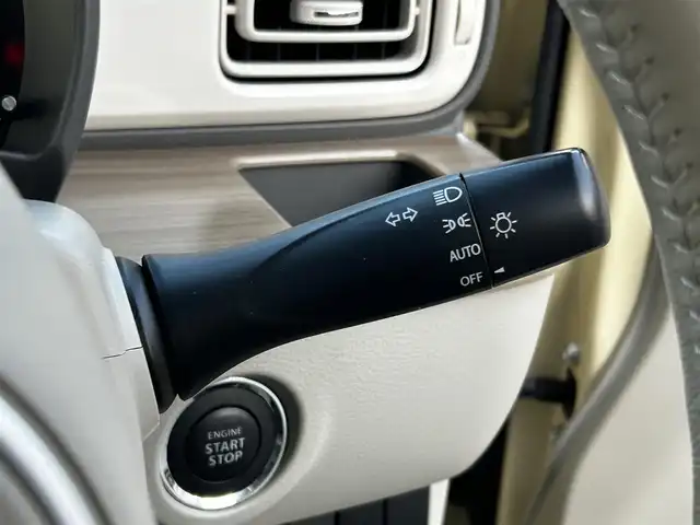 スズキ ラパン X 滋賀県 2016(平28)年 5.1万km シフォンアイボリーメタリック 社外9インチナビ/【Bluetooth/CD/DVD/フルセグTV】/バックカメラ/衝突軽減ブレーキ/HIDヘッドライト/オートライト/前後ドライブレコーダー/D席シートヒーター/ビルトインETC/ドアバイザー/純正フロアマット/プッシュスタート/スマートキー