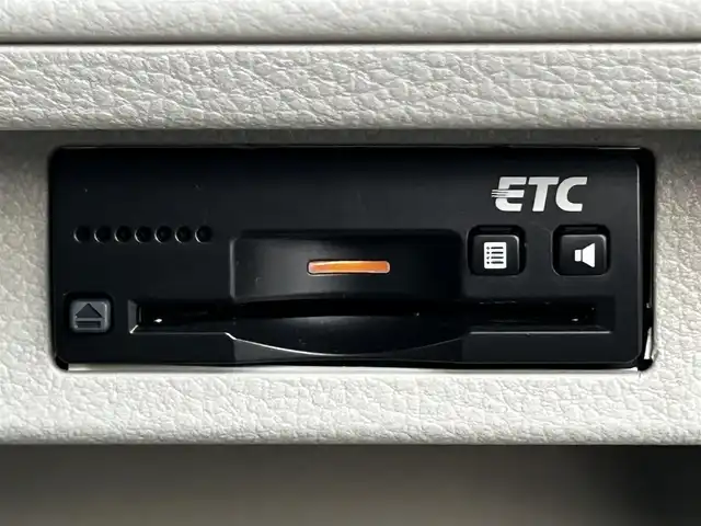 スズキ ラパン X 滋賀県 2016(平28)年 5.1万km シフォンアイボリーメタリック 社外9インチナビ/【Bluetooth/CD/DVD/フルセグTV】/バックカメラ/衝突軽減ブレーキ/HIDヘッドライト/オートライト/前後ドライブレコーダー/D席シートヒーター/ビルトインETC/ドアバイザー/純正フロアマット/プッシュスタート/スマートキー