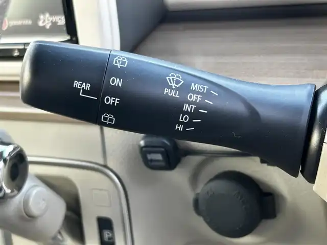 スズキ ラパン X 滋賀県 2016(平28)年 5.1万km シフォンアイボリーメタリック 社外9インチナビ/【Bluetooth/CD/DVD/フルセグTV】/バックカメラ/衝突軽減ブレーキ/HIDヘッドライト/オートライト/前後ドライブレコーダー/D席シートヒーター/ビルトインETC/ドアバイザー/純正フロアマット/プッシュスタート/スマートキー