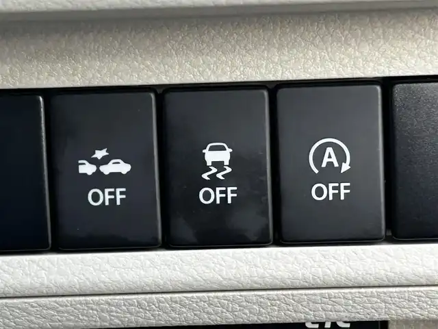 スズキ ラパン X 滋賀県 2016(平28)年 5.1万km シフォンアイボリーメタリック 社外9インチナビ/【Bluetooth/CD/DVD/フルセグTV】/バックカメラ/衝突軽減ブレーキ/HIDヘッドライト/オートライト/前後ドライブレコーダー/D席シートヒーター/ビルトインETC/ドアバイザー/純正フロアマット/プッシュスタート/スマートキー