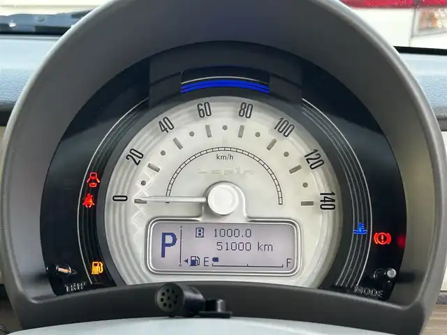 スズキ ラパン X 滋賀県 2016(平28)年 5.1万km シフォンアイボリーメタリック 社外9インチナビ/【Bluetooth/CD/DVD/フルセグTV】/バックカメラ/衝突軽減ブレーキ/HIDヘッドライト/オートライト/前後ドライブレコーダー/D席シートヒーター/ビルトインETC/ドアバイザー/純正フロアマット/プッシュスタート/スマートキー